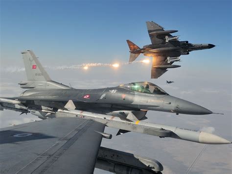 Turkish F 16c Fighting Falcon Fighter Jets Using Flare Global