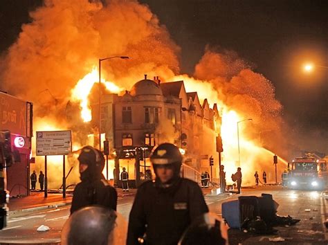 london riots create mayhem  city video  tsm interactive