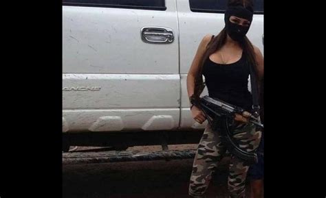[fotos] Curvas Y Armas Las Mujeres Del Poder Narco En México Mundo Periodismo En Línea