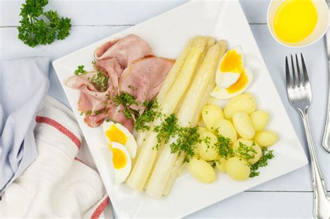 Witte Asperges Met Ham En Botersaus Klassieker Smaakmenutie