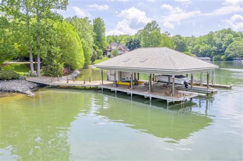 The perfect balance of privacy and tranquility in lorton, virginia. SMITH MOUNTAIN LAKE HOME | Virginia Luxury Homes ...