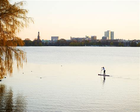 Today these lakes and the surrounding parks serve as an important recreational area in the heart of the city. Alster Touren - SUP Clubs