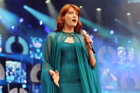 Florence And The Machine Confirmed To Replace Foo Fighters At Glastonbury Festival London