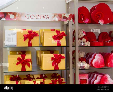 Macys Department Store Valentines Day Display Nyc Stock Photo Alamy