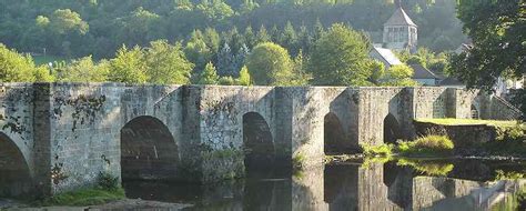 Ces logements sont très bien notés en termes d'emplacement, de propreté et plus encore. Le Moutier d'Ahun, village préféré des français - Une ...