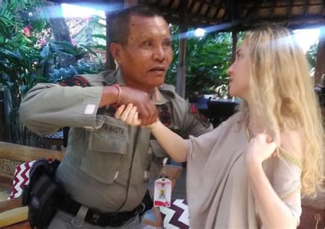 Lagi Turis Di Bali Ngamuk Sambil Ancam Telanjang Bisniswisata