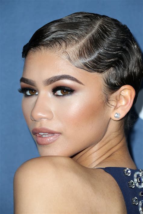 Zendaya is the only human who could walk into a room with a mullet and make everyone jealous of her hair. Best Holiday Hairstyle Ideas | Teen Vogue