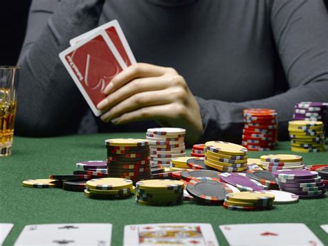 Top five benefits of playing online poker games - game house vn