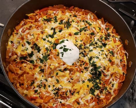 Gail on Instagram: “One Pot Ground Chicken Fajita Pasta Serves 4 5 PP