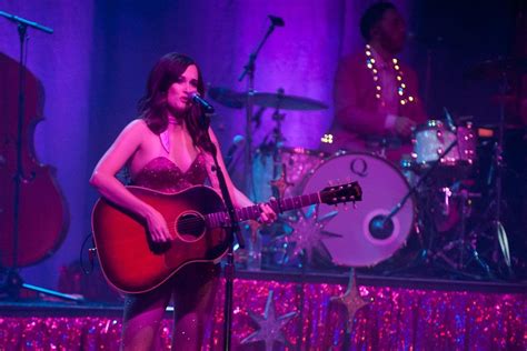 Concert Review Kacey Musgraves Proves She Is Pageant Material