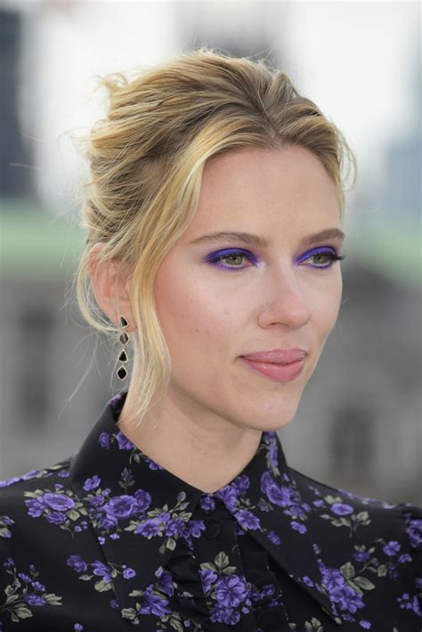 Scarlett Johansson Does One Of Springs Biggest Beauty Trends At The