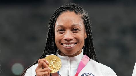 Us Wins Gold Medal In Womens 4x400 Meter Relay