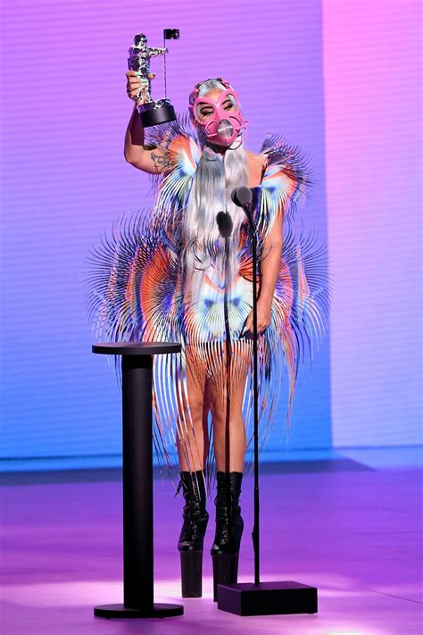 Lady Gaga spektakulären Looks der MTV VMA Gewinnerin Vogue Germany