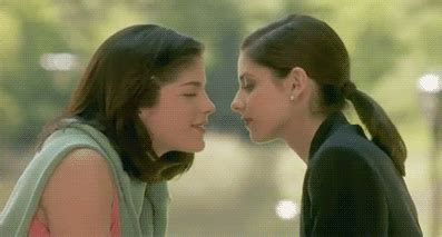 Cruel Intentions Introduced Us To The Woman On Woman Kiss Selma Blair Cruel Intentions