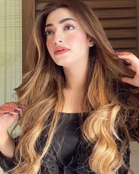 Nawal Saeed Shares Secret About Her Healthy Hair Reviewitpk