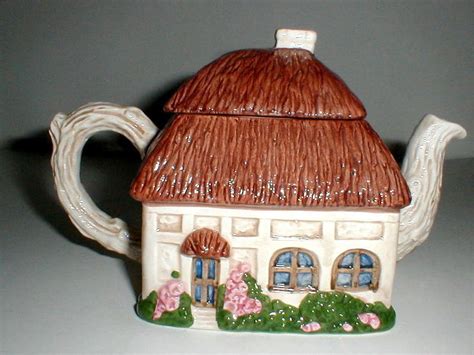 Anne Hathaways Cottage Tea Pot Bing Tea Pots Tea Pots Art Tea
