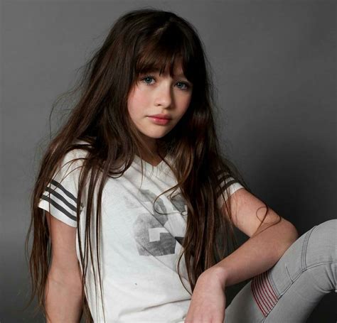 Malina Weissman Garotas Poses Modelos