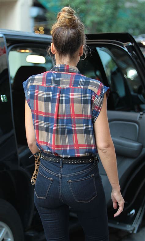 Jessica Albahigh Waisted Jeans Celebrity Street Style Fashion