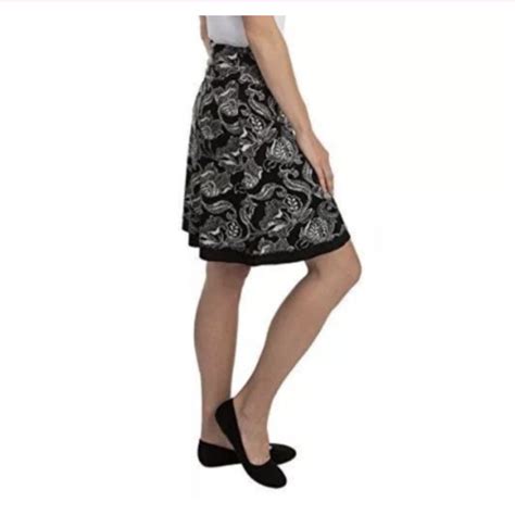 Colorado Company Womens Reversible Tranquility Skirt Sblack Blooms