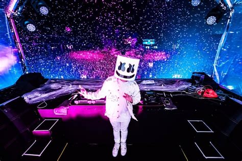 He is an actor and composer, known for bright (2017), uglydolls (2019) and marshmello feat. 白いヘルメットで謎に包まれてるDJ・Marshmelloの歌声がステキすぎるので聴いてほしい! | Shibumag