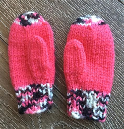 Toddler Mittens Girl Size 3t Thumbed Seamless Red And Black Childrens