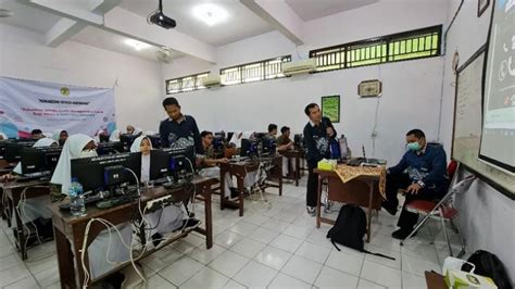 Dosen Ftik Usm Berikan Pelatihan Desain Grafis Siswa Man 1 Kota