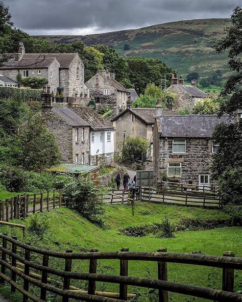 Castleton In The Peak District Derbyshire England Countryside