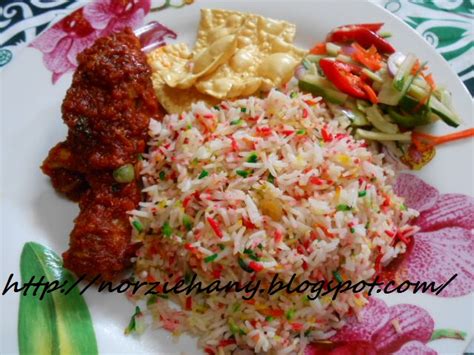 Order from nasi hujan panas online or via mobile app we will deliver it to your home or office check menu, ratings and reviews pay online or cash on delivery. Norzie hany: Nasi Minyak Hujan Panas