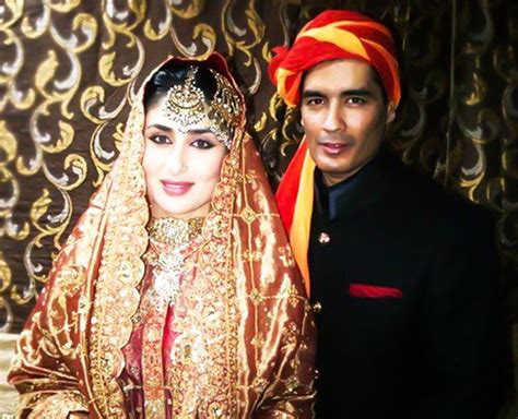 Babita and randhir kapoor too was slicked entering karisma's. Kareena Kapoor And Saif Ali Khan Marriage Photos ...