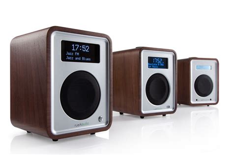 This Retro Yet Modern Minimal Radio Is Designed For The Love Of All