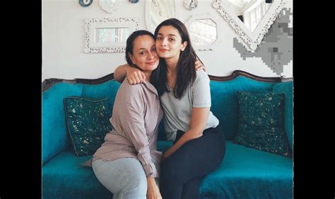 alia bhatt s recent picture with her mother is pure mother daughter goals