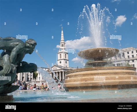 Statue And Fountainstrafalgar Square Londonuk Stock Photo Alamy