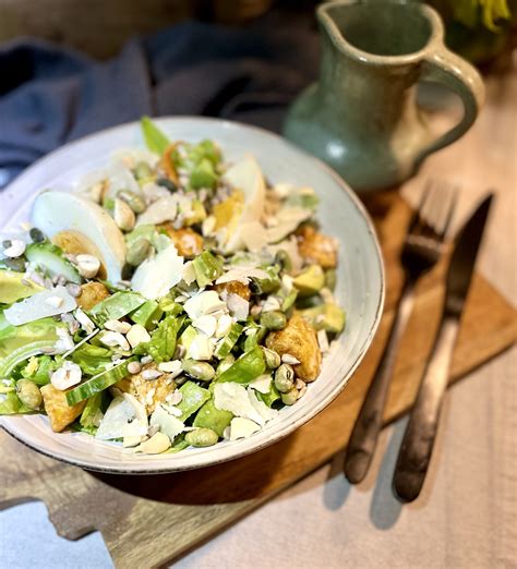 Green Salade Met Kip Advocado En Koolraap En Geroosterde Sojabonen