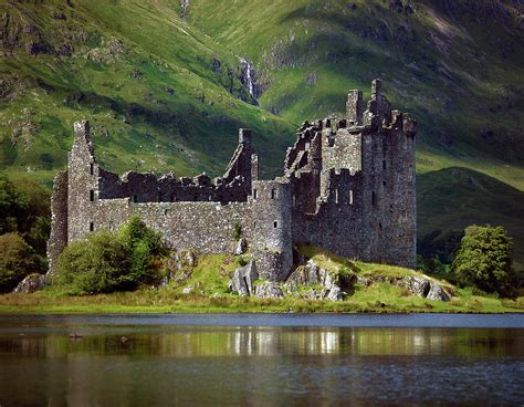 Kilchurn Castle Scotland By Daryl Benson