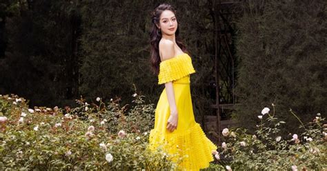Summer Dress Shows Off Miss Thanh Thuys Extreme Long Legs