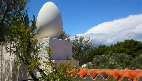 Boasting a shared lounge, garden and views of garden, dali six dynasties hostel is set in dali, 200 metres from dali zhangjia garden. Dali Museum Cadaqués | Wohnhaus Garten Bucht-Portlligat
