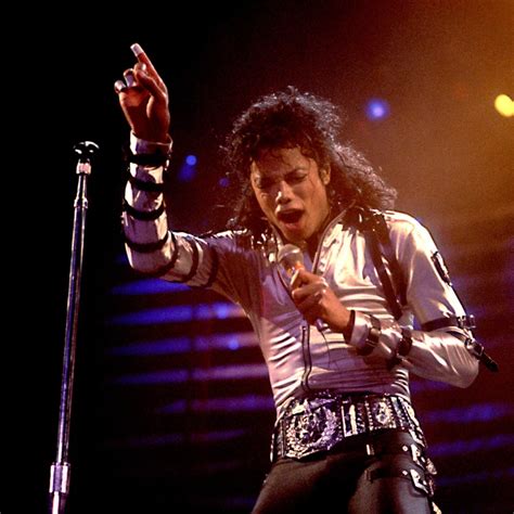 Bratanek Michaela Jacksona jako Król Popu na pierwszym zdjęciu z planu