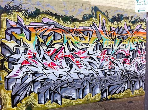 Menemukan cara menggambar pembuat huruf graffiti adalah tugas besar dengan sendirinya. museo arte urbano : diario del graffity