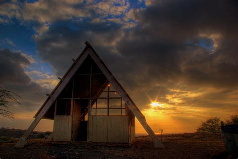 HDR'rred Hapuna Beach Cabin | 3-exposure evening HDR taken ...