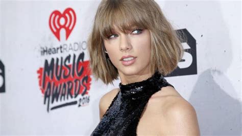 Taylor Swift Surprises Fans During Target Run Latest News Videos Fox
