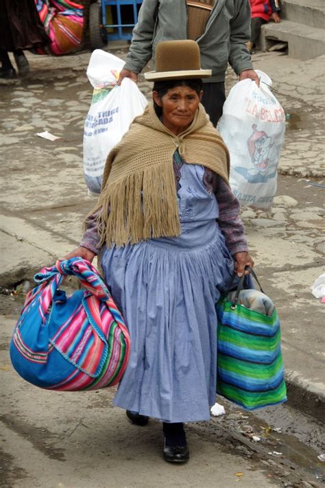 Eliana paco's mother has always worn the traditional clothing of the chola paceñas, as the aymara women of la paz are known, and she has worked sewing it and selling it within her community too. 207 best images about BOLIVIA - MI CORAZON on Pinterest ...