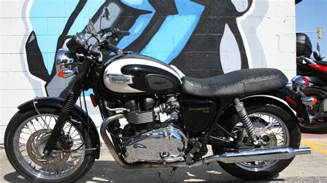On this page we have collected some information and photos of all specifications 2010 triumph bonneville t100. 2010 Triumph Bonneville T100 ....The Great Classic Modern ...