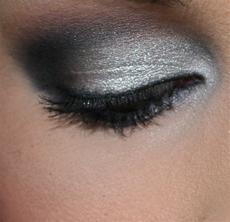 Grey Smokey Eye Makeup How To