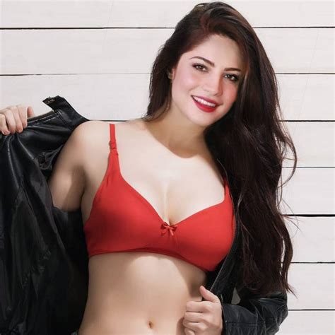 Hot Pakistani Actress Neelam Muneer In Bikini Hot New Pics All Sexy Navels