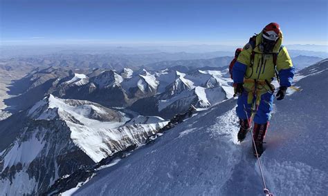 For the first time in history, the height of everest was determined by the great trigonometric survey of british india in 1956. Mount Everest öppnar trots corona-oro - Sydsvenskan