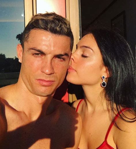 Photo Le Baiser Très Hot De Cristiano Ronaldo Et De Georgina Closer