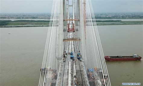 Bianyuzhou Yangtze River Bridge Of Anqing Jiujiang Railway Under