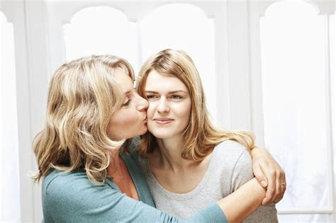 Mothers And Daughters A Crucial Connection After Divorce Huffpost