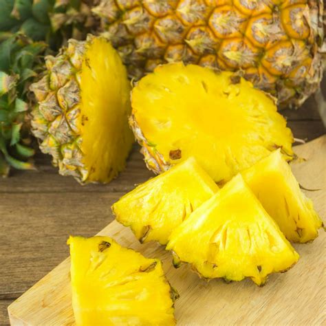 How To Select Store And Cut Fresh Pineapple