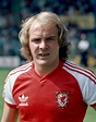 Terry Yorath Wales 1980 🏴󠁧󠁢󠁷󠁬󠁳󠁿 | Wales football, Classic football ...